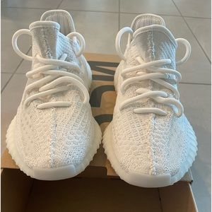BRAND NEW W/O tag Yeezy boost 350 V2 bone